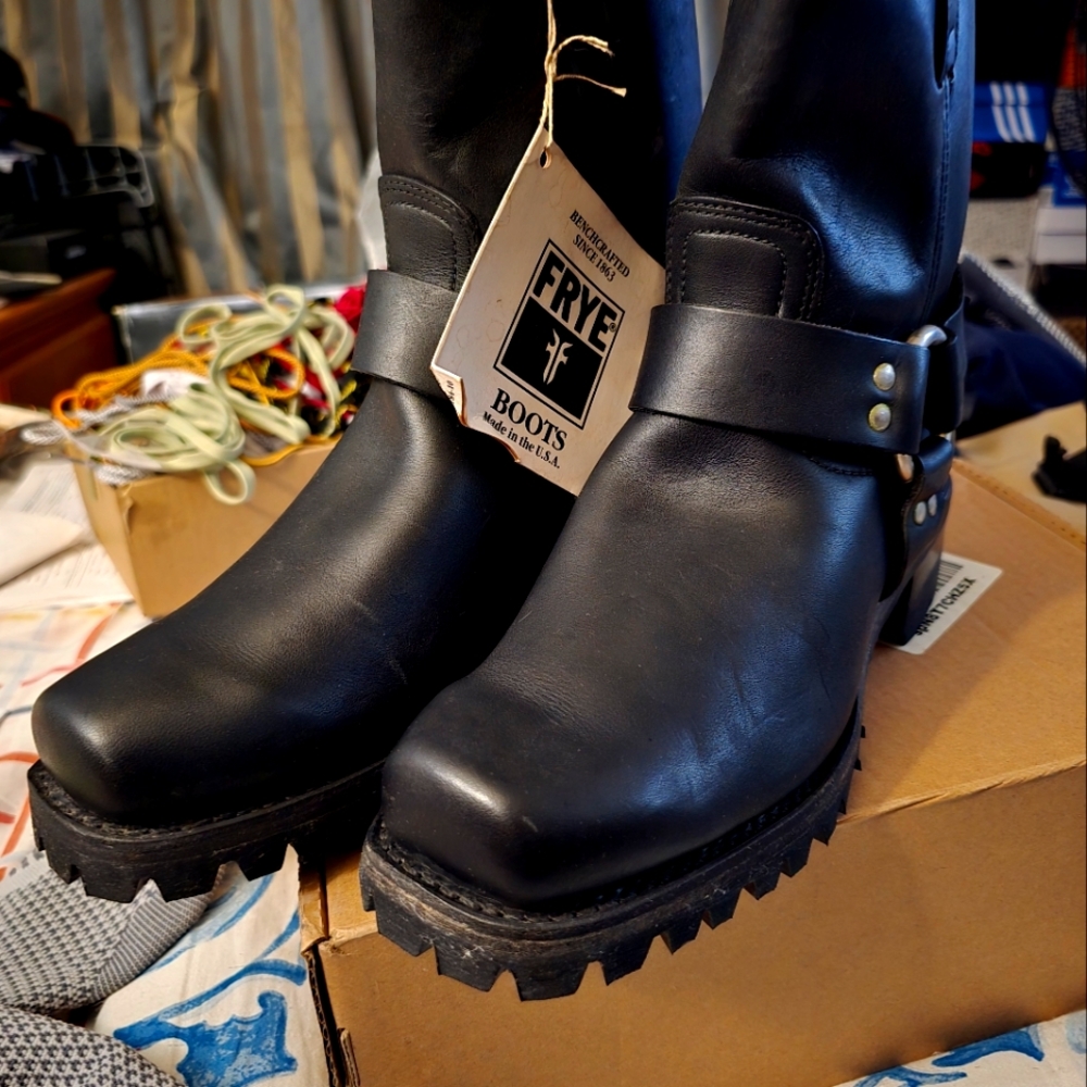 FRYE BOOTS NEW